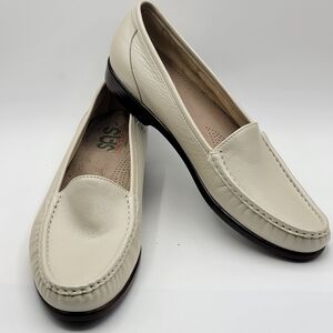 SAS Women's Cream Loafers SIZE‎ 11.5. #1490